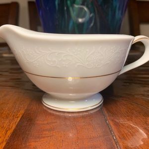 Noritake Guenevere creamer